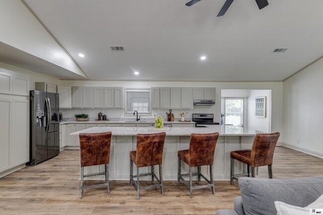 Building Photo - 281 Williams Rd