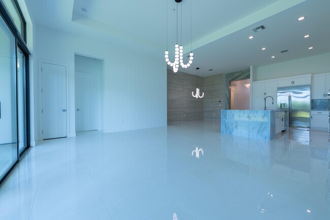 Building Photo - 9597 Regal Palm Ct