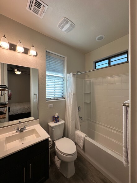 Building Photo - 2090 S Dorsey Ln