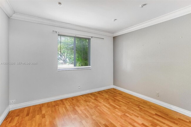 Building Photo - 709 Gardens Dr