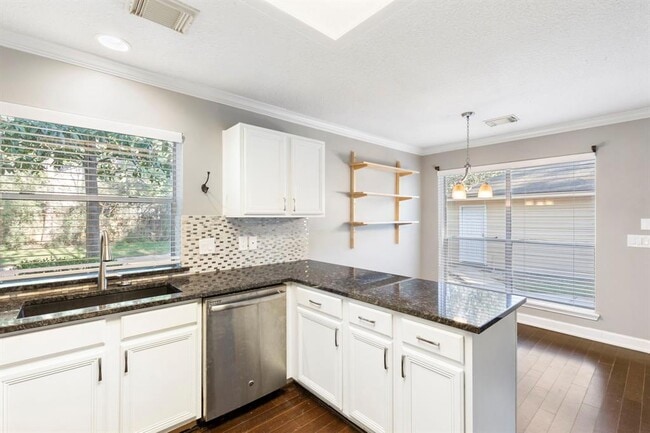 Building Photo - 62 S Dreamweaver Cir