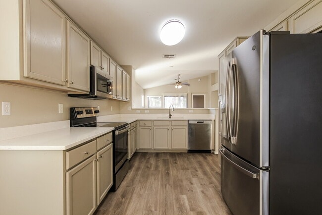 Building Photo - 1607 W Nancy Ln