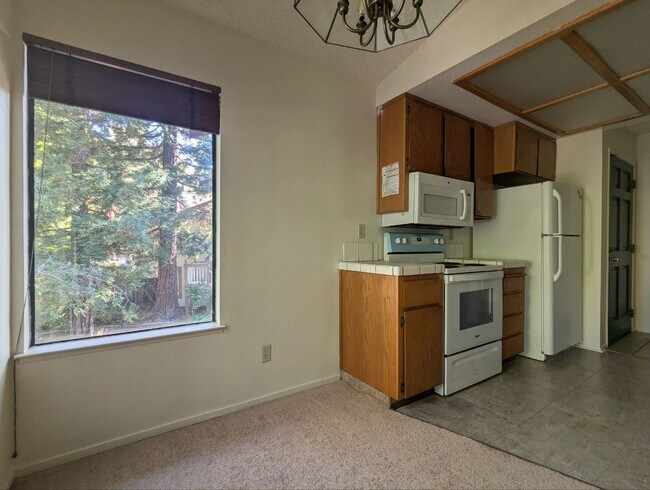 Building Photo - 38860 Cherry Glen Common