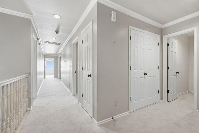 Building Photo - 408 W Fairway Ct
