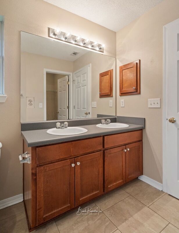 Building Photo - 4718 Lemoyne Vista
