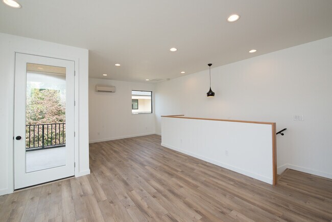 Building Photo - Atkinson Commons- Unit 6