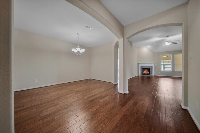 Building Photo - 25208 Forest Ledge Dr