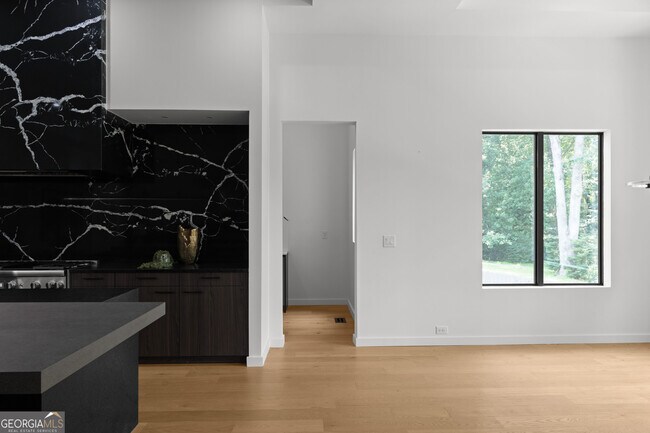Building Photo - 3293 Lenox Pl NE
