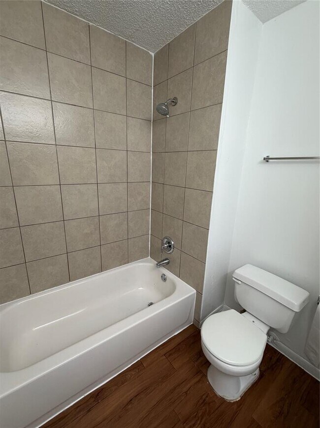 Building Photo - 4714 Creek Bend Dr