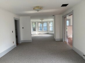 Building Photo - 64 Chestnut St
