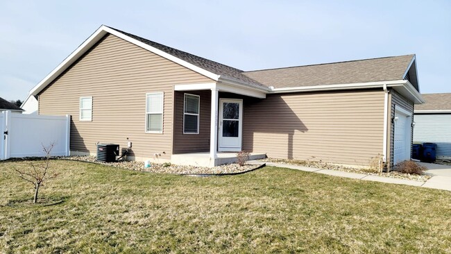 Building Photo - 1533 Tall Grass Prairie Dr