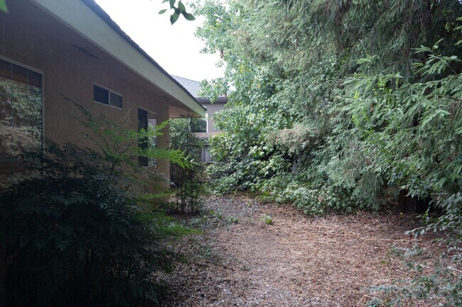 Building Photo - 3135 Whittier Ave