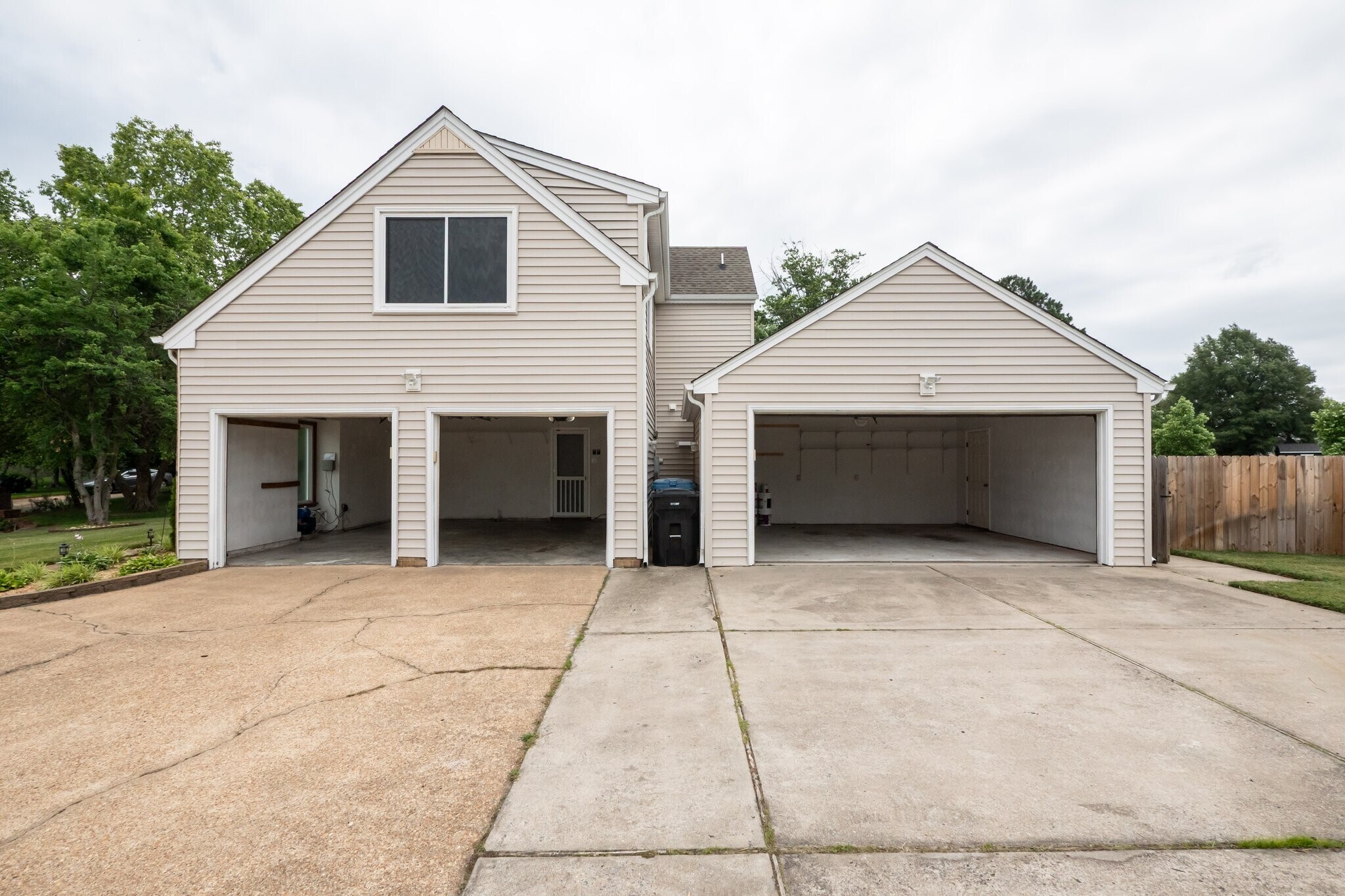 Building Photo - 4501 Van Dyck Dr