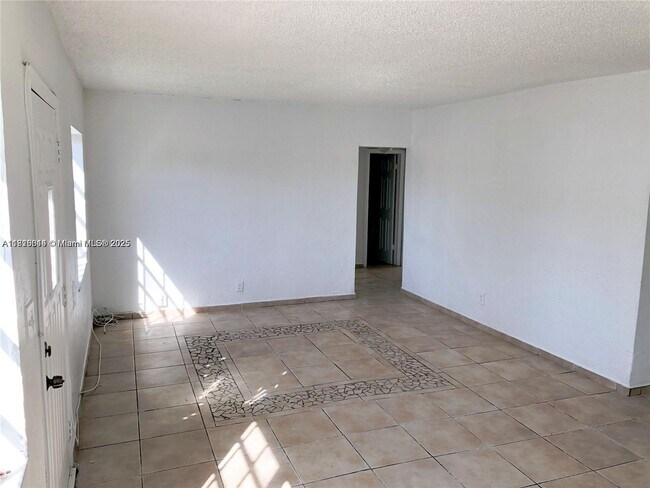Building Photo - 4351 SW 24th St
