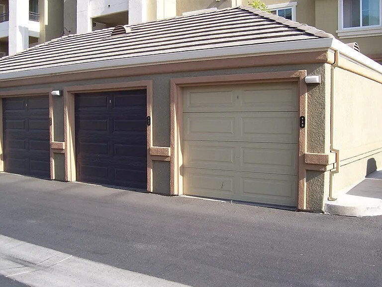 Building Photo - 1360 Shady Ln