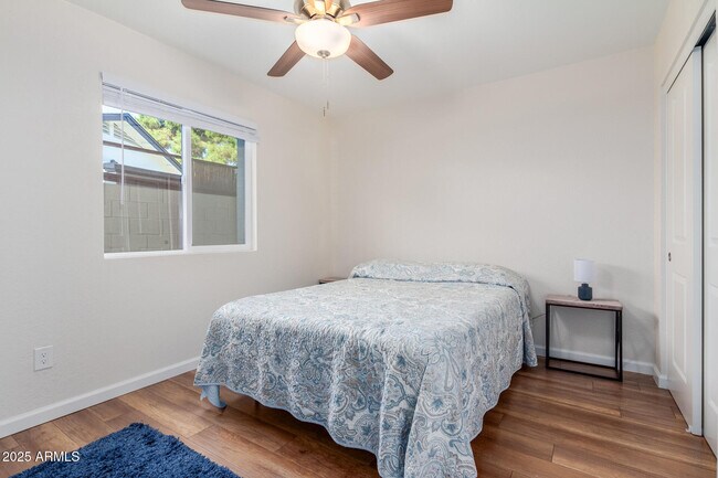 Building Photo - 4524 E Voltaire Ave