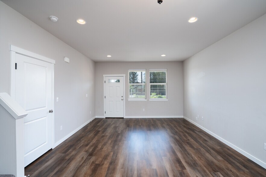 Building Photo - 604 F and S Grade Rd