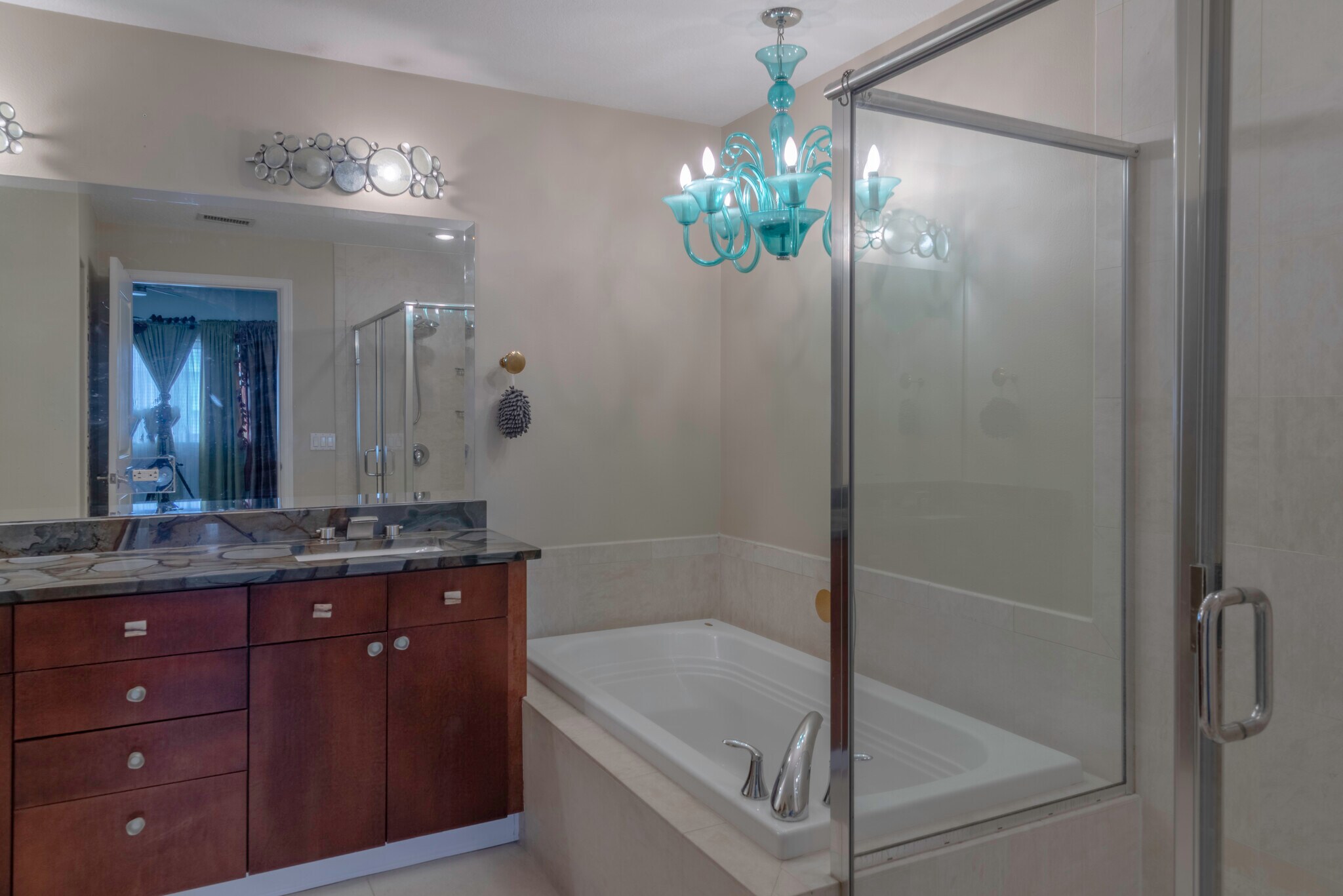 primary bathroom - 100 S Eola Dr