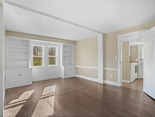 Building Photo - 575 Black Rock Tpke