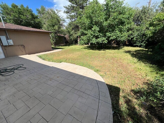 Building Photo - Spacious Lakewood Home