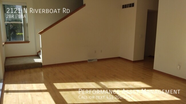 Building Photo - Multi-Level 2BD/2.5BA River Crest Condo