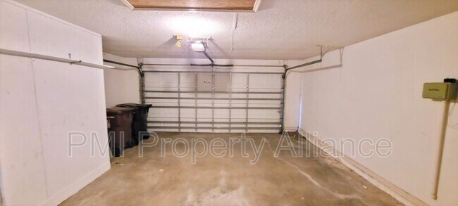 Building Photo - 2894 Donaldson Dr