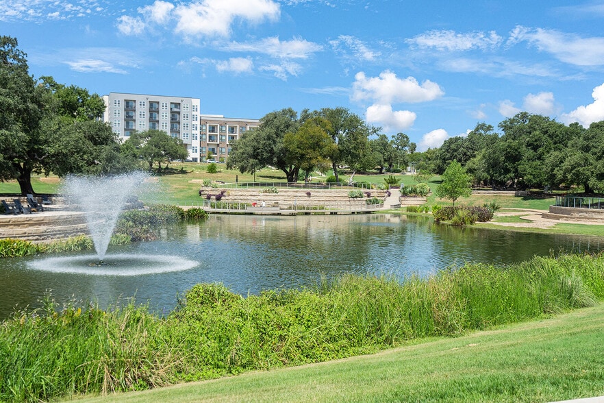 Building Photo - Korina at the Grove