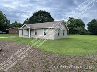 Building Photo - 100 Capri Dr