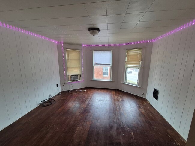 Building Photo - 170 Marion Ave