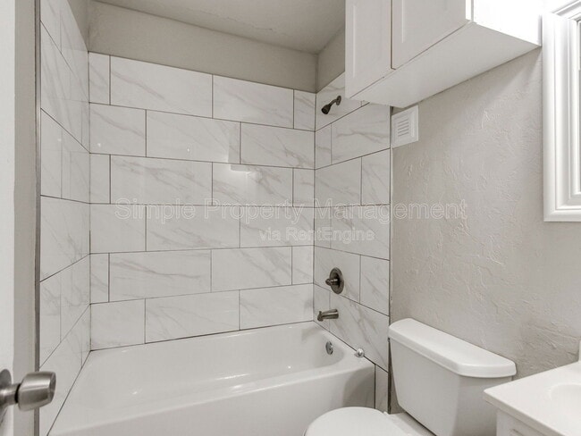 Building Photo - 10 SE Grand Blvd