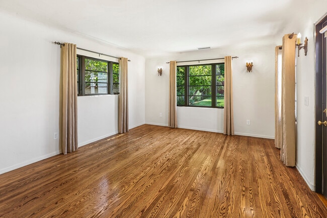 Bedroom 3 - 2207 E Mountain St
