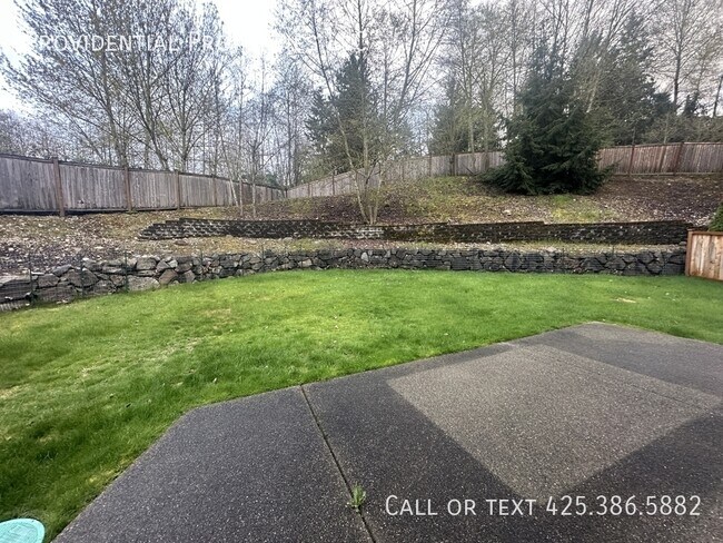 Building Photo - 9720-9186 186 St E