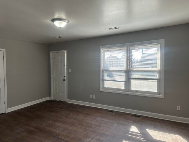 Building Photo - 1105 Sparks Rd