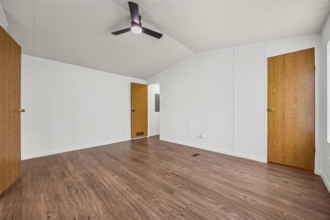 Building Photo - 184 Oak Forest Ct
