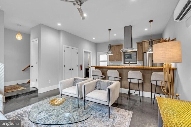 Building Photo - 10 McCready's Alley