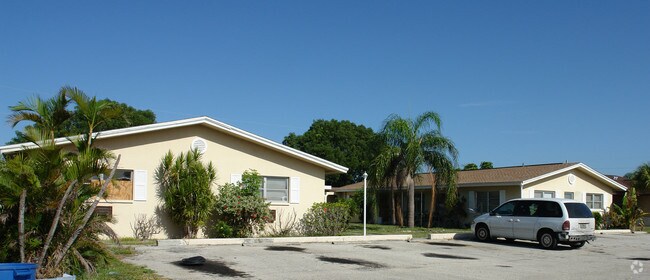 Building Photo - 4818 Lucaya Dr