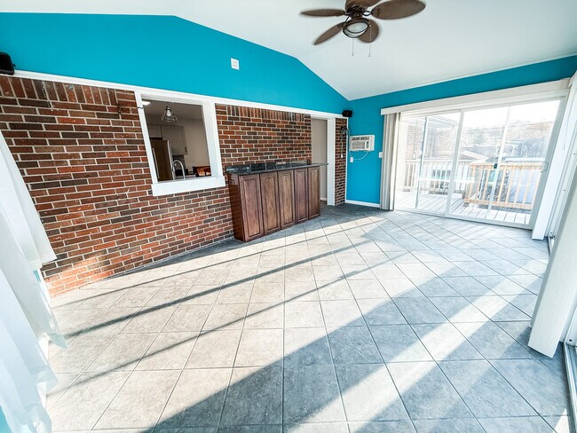 Building Photo - 208 Green Acres Dr