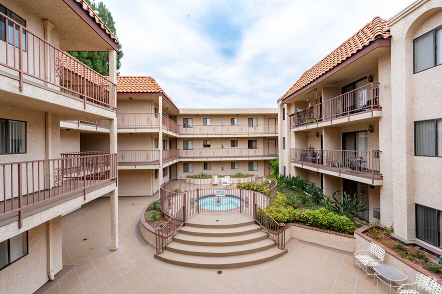 Courtyard - 300 East Tujunga