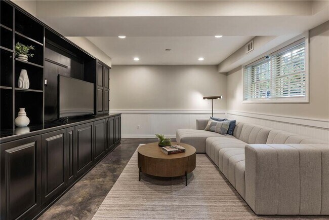 Building Photo - 4243 McClatchey Cir NE