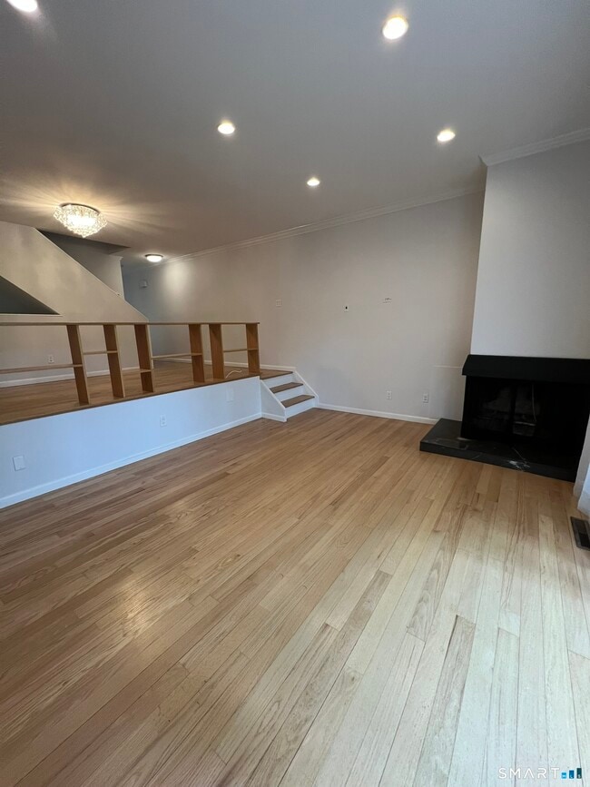 Building Photo - 100 Hope St