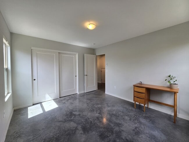 Building Photo - 2180 W Alameda St