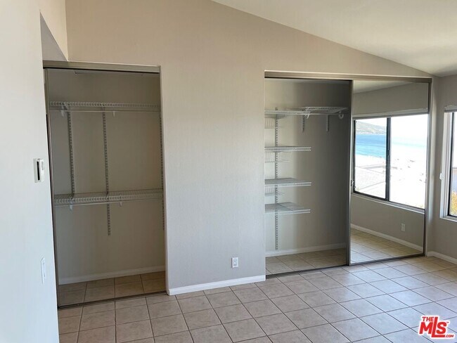 Building Photo - 6798 Shearwater Ln