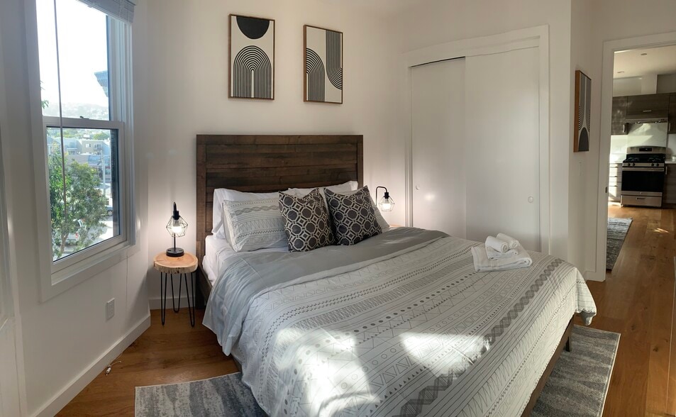 Building Photo - 33 Cortland Ave