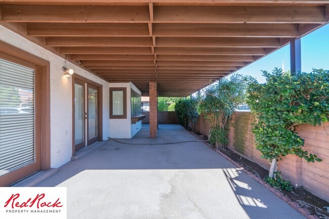 Building Photo - Spacious 5 Bedroom Home in A Quiet Communi...