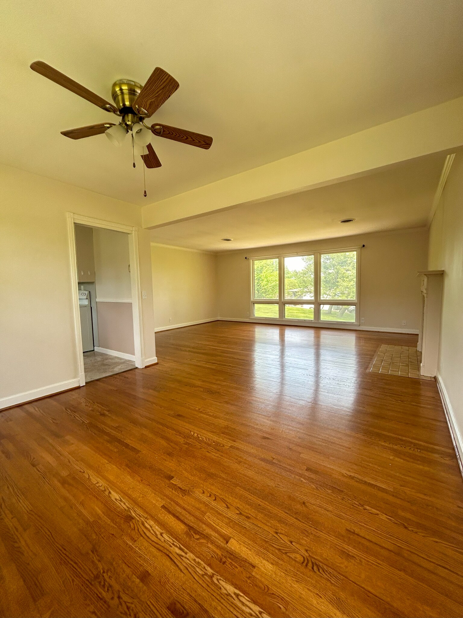Dining Room - 2800 Glenoaks Dr