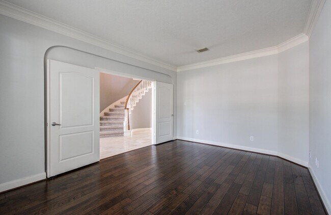 Building Photo - 1311 Hopkins Park Dr