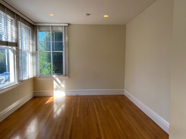 Building Photo - Bright, Corner Studio! Laundry On-Site! HARDWOOD! High Ceilings!