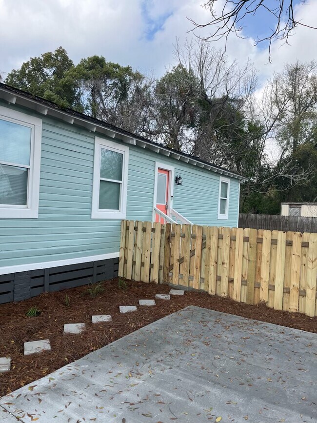 Building Photo - 904 Kentucky St