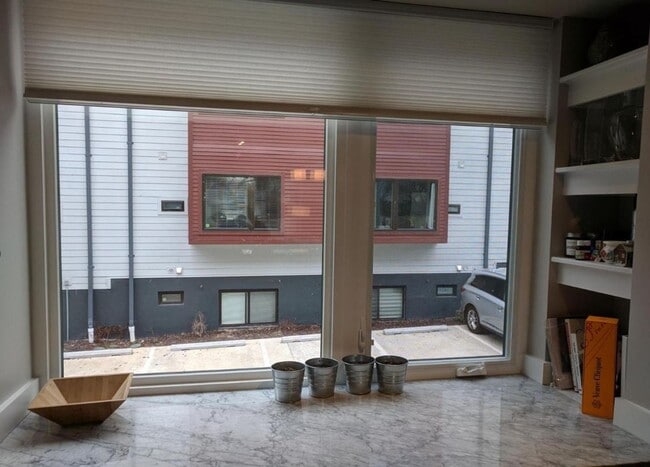Building Photo - Contemporary Brookland 2 bed/2.5 bath cond...
