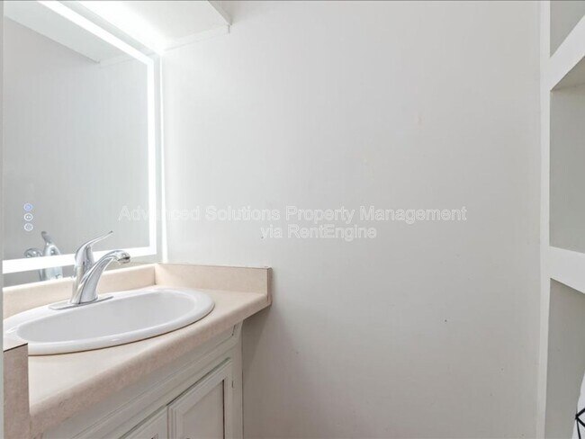 Building Photo - 821 S 700 E